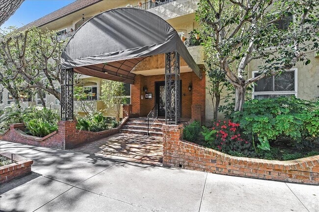 Building Photo - 1203 N Sweetzer Ave