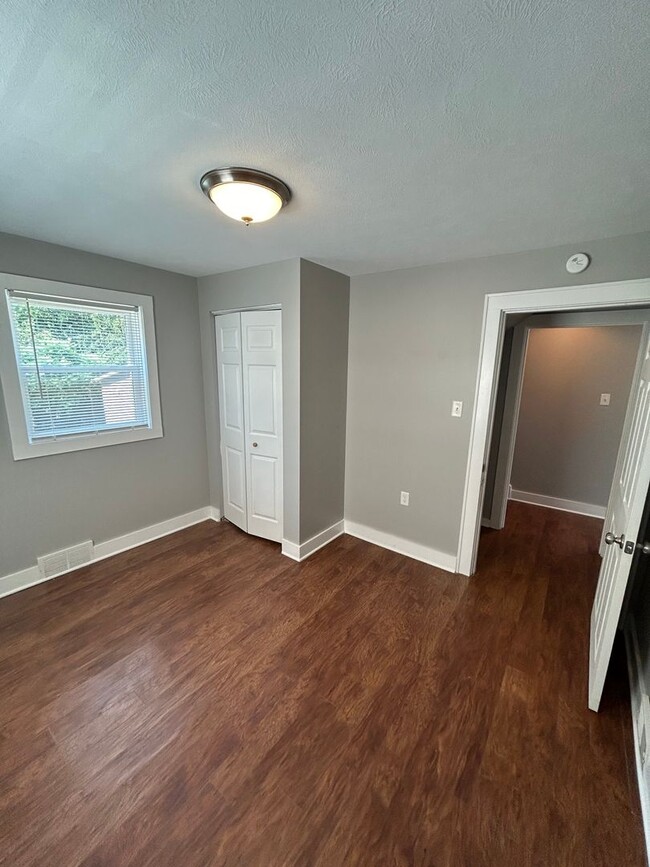 Building Photo - Cozy 3BR Home with Modern updated in Hopew...