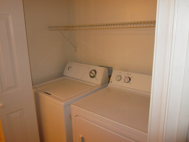 Building Photo - Carver/VCU area. 3 bedrooms, 1.5 bathrooms...