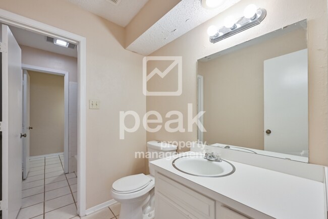 Building Photo - $1,549! 2/Bed1.5Bath duplex in Arlington! ...
