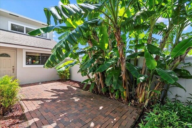 Building Photo - 12781 Spinnaker Ln