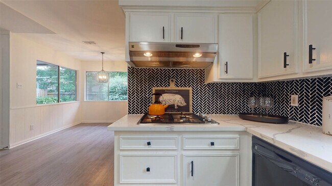 Building Photo - 811 Devonport Ln