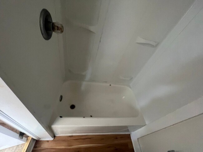 Building Photo - 52 Hickok Pl