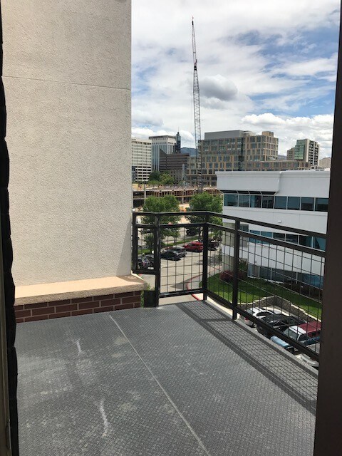 Building Photo - Modern 5th Floor Condo at CitySide Lofts –...