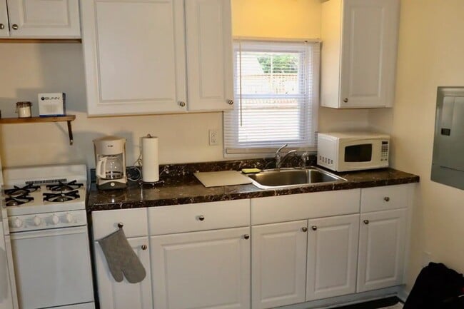 Building Photo - 1600/1602 Jackson