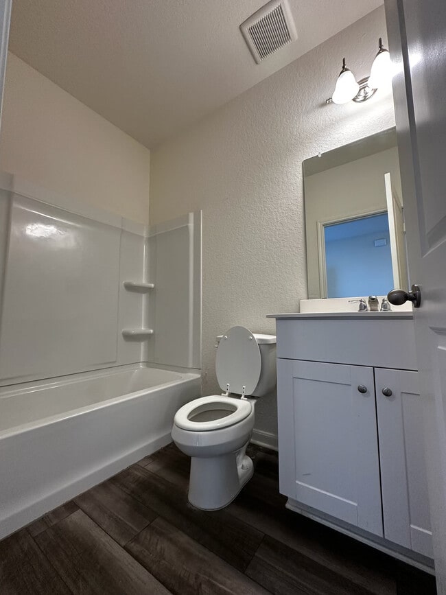 Building Photo - 14432 Woodland Vly