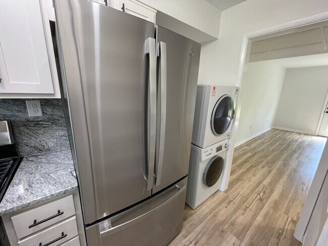 Building Photo - Fully Furnished Mid Term Near Shelbyville Country Club!