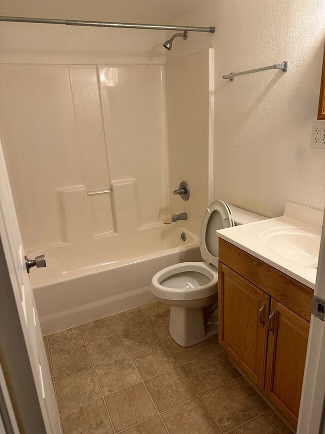 Building Photo - 4943-4945 Vance DR - SL