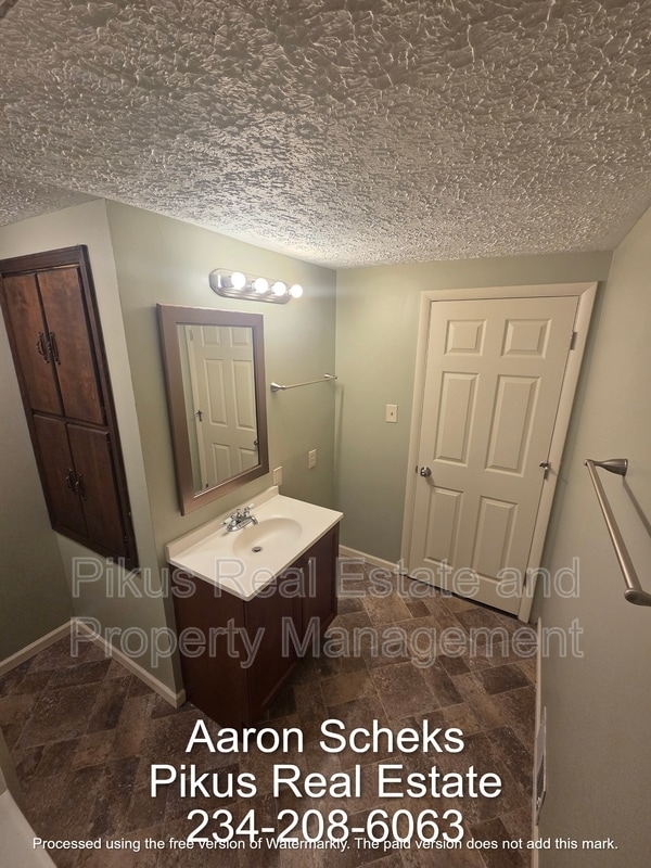 Building Photo - 1806 Flint Ave