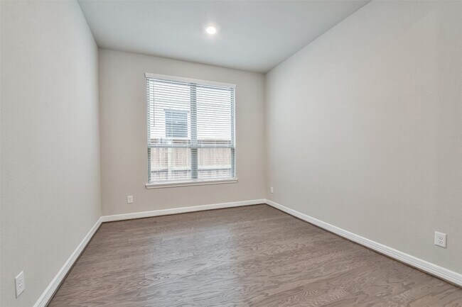 Building Photo - 27124 Regal Scott Dr