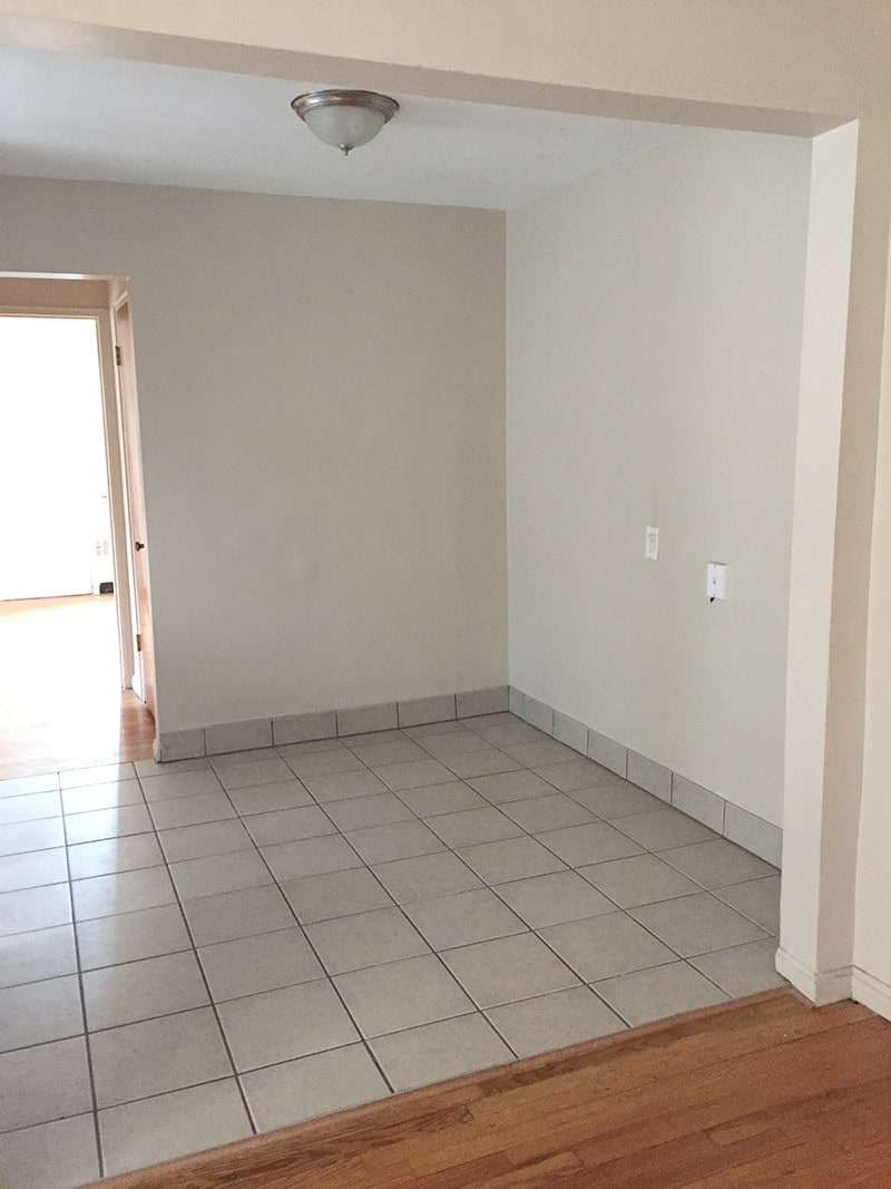 Dining area - 6842 Montgomery Rd