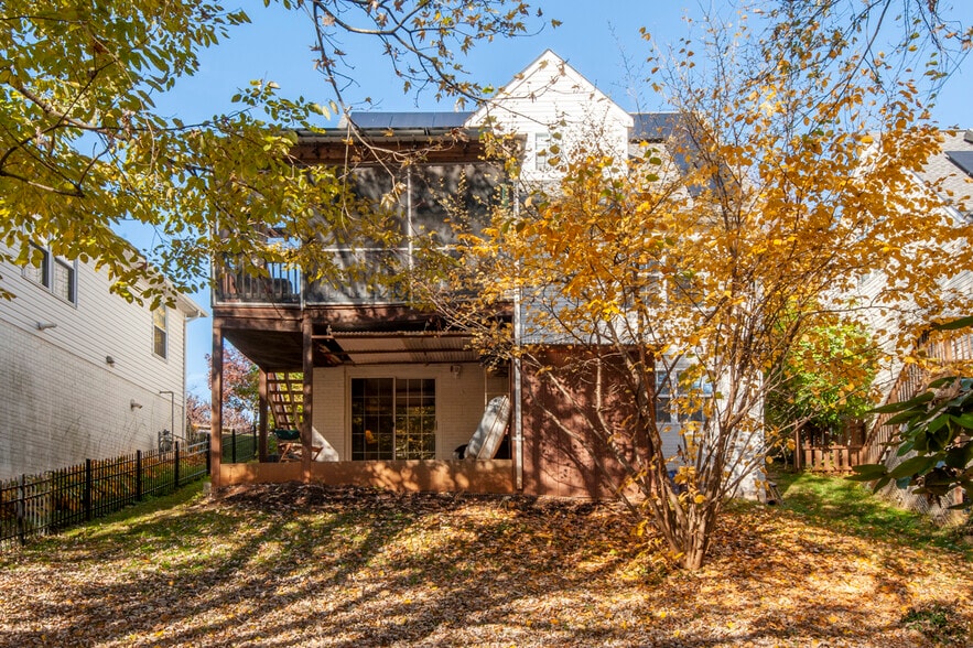 Building Photo - 110 Chisholm Pl