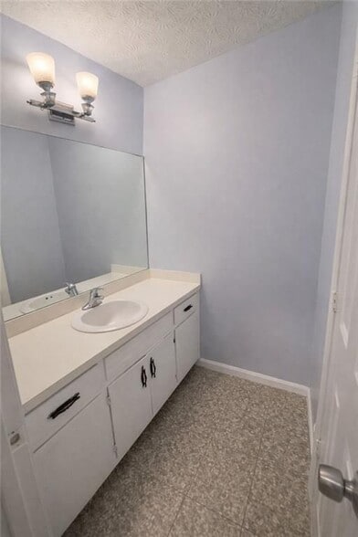 Building Photo - 1637 Roman Point Dr