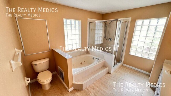 Building Photo - 1481 Woodfern St