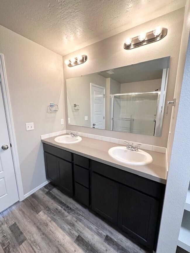 Building Photo - $500.00 MOVE IN CREDIT! Stunning Modern Home in Desirable Star, Idaho