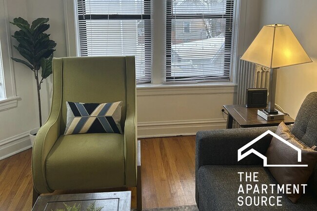 Building Photo - 1911 W Larchmont Ave