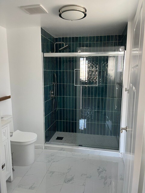 Primary bathroom - 1029 S Hobart Blvd
