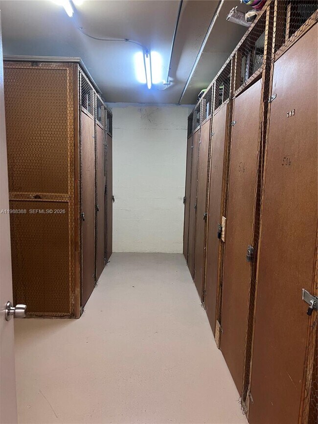 Building Photo - 400 N Riverside Dr