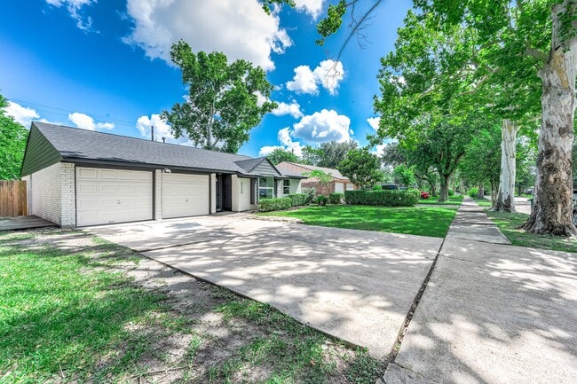 Building Photo - 5730 Alvarado Dr