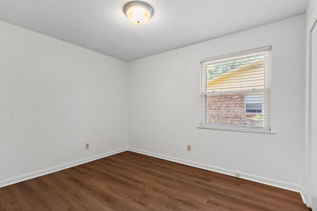 Building Photo - 3108 Briarwood Dr