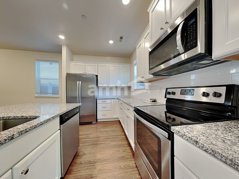 Building Photo - 13918 106th Ave E