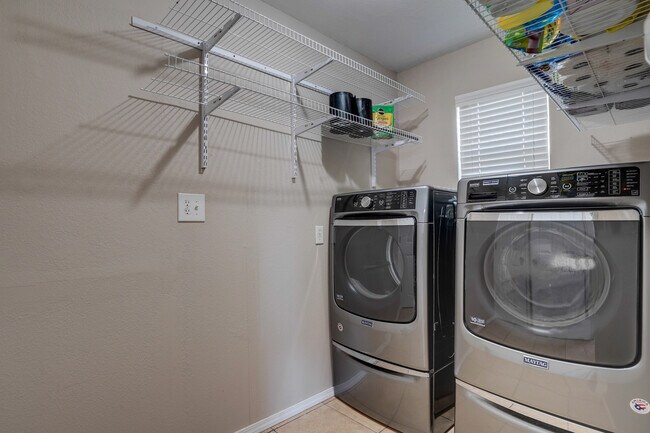 Building Photo - 1906 N Chambers Ter