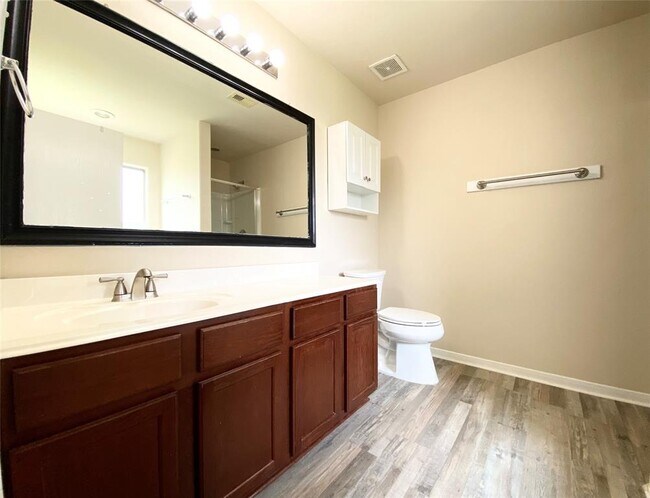 Building Photo - 8119 Yaupon View Dr