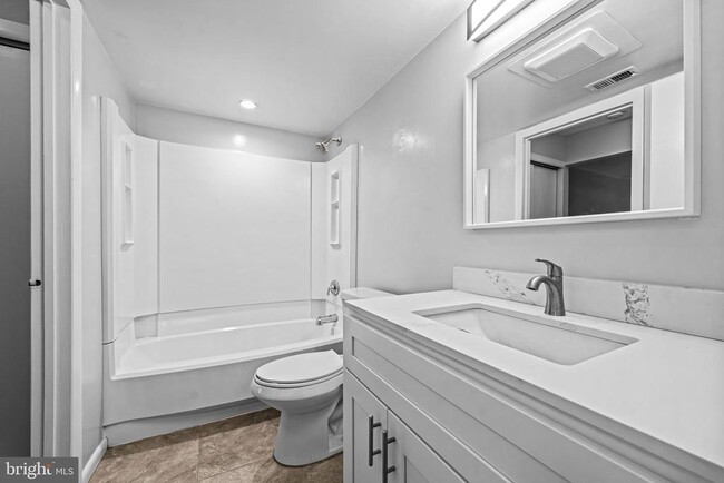 Building Photo - 202A Kelly Cove