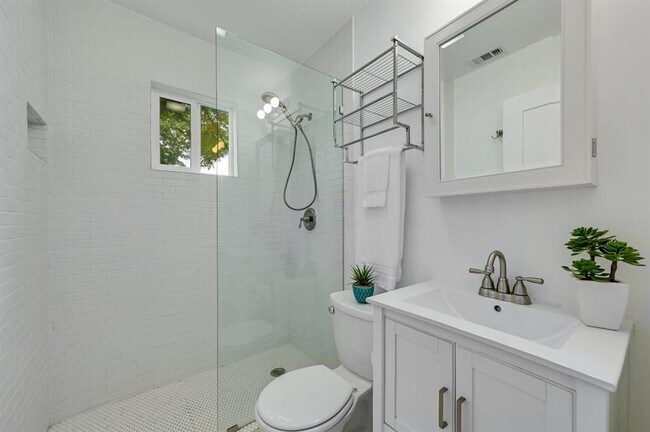 Building Photo - 403 Krebs Ln