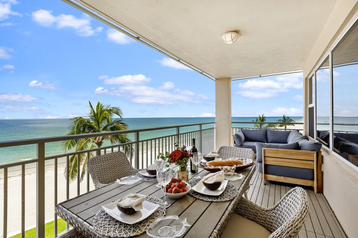 Building Photo - 601 Longboat Club Rd