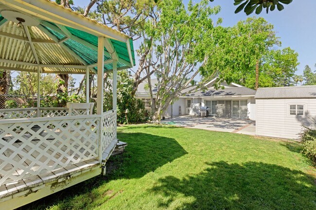 Building Photo - Welcome to this Beautiful Ranch-Style Home...