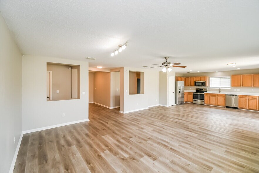 Building Photo - 7157 Beekman Lake Dr