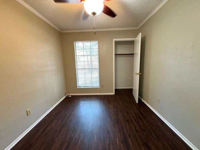 Building Photo - 1107 Spearson Ln