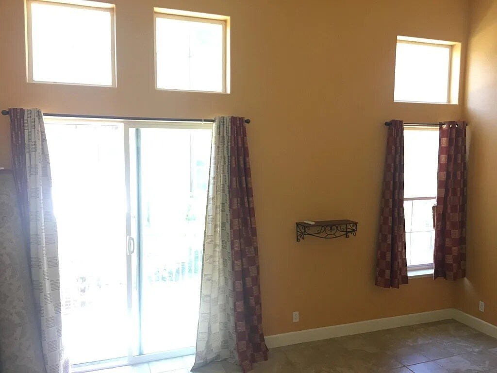 Building Photo - 1061 Pearl Terrace