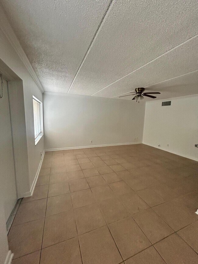 Building Photo - 555 Purdy Ln