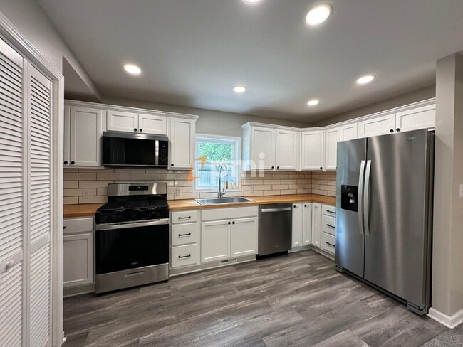 Building Photo - 397 Briarwood Dr