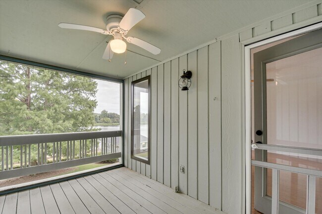 Building Photo - 106 Riverbend Dr