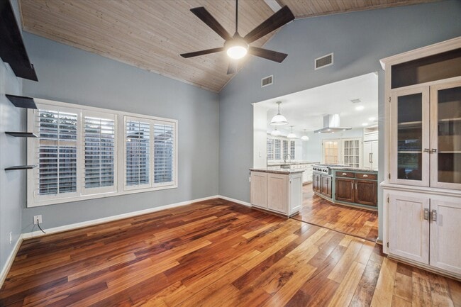 Building Photo - 18618 Point Lookout Dr