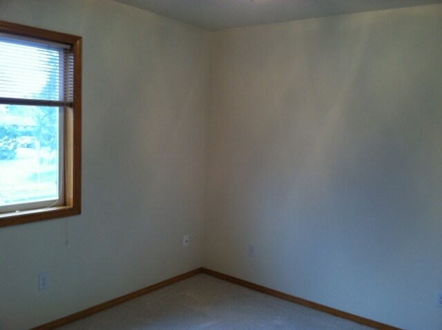 Building Photo - Love the Location in this Spacious 4-Bedro...