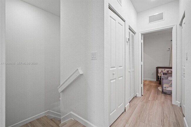 Building Photo - 9941 SW 231st Ln