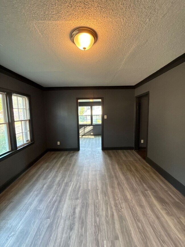 Building Photo - Fully Renovated 3BR Home in East Memphis – Section 8 Welcome