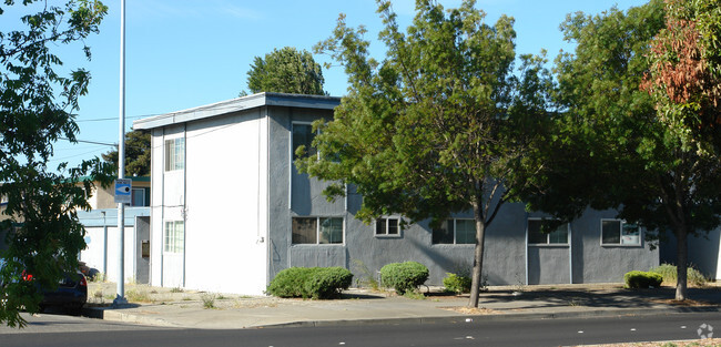 Building Photo - 501 S 30th St