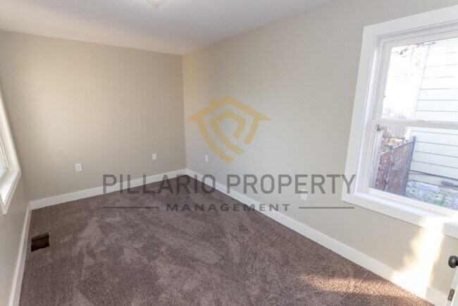 Building Photo - Charming 3-Bedroom Bungalow Near Garfield ...