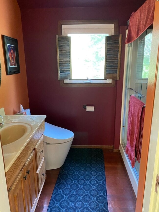 Building Photo - 4 Bedroom Upstairs Unit in a Country Setting