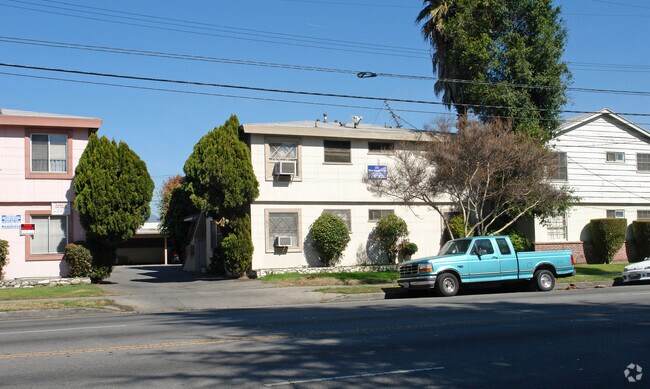 Primary Photo - 14741 Vanowen St