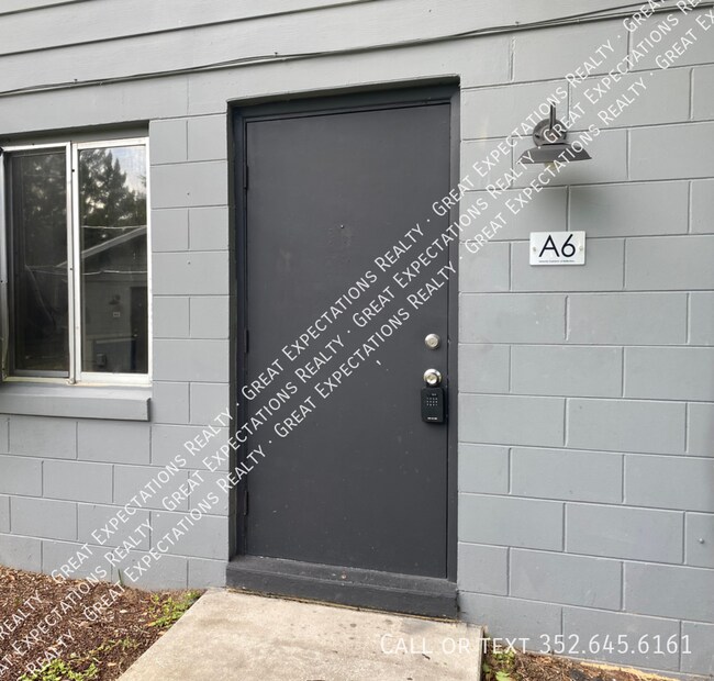 Building Photo - 5844 SE Drew Rd