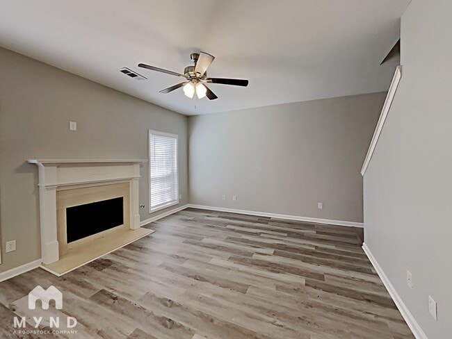 Building Photo - 1557 Silver Ridge Dr SW