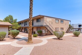 Building Photo - Charming Upstairs Unit with Prime Location...