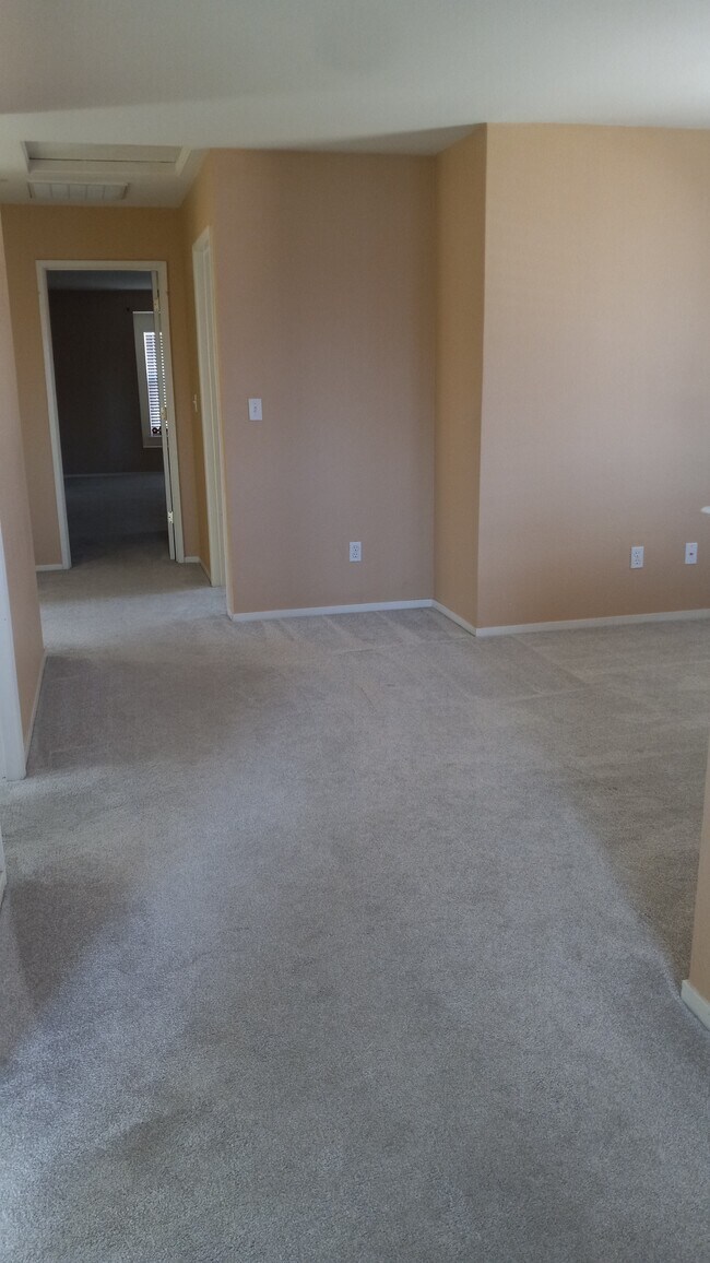 Building Photo - 3034 Roadrunner Dr