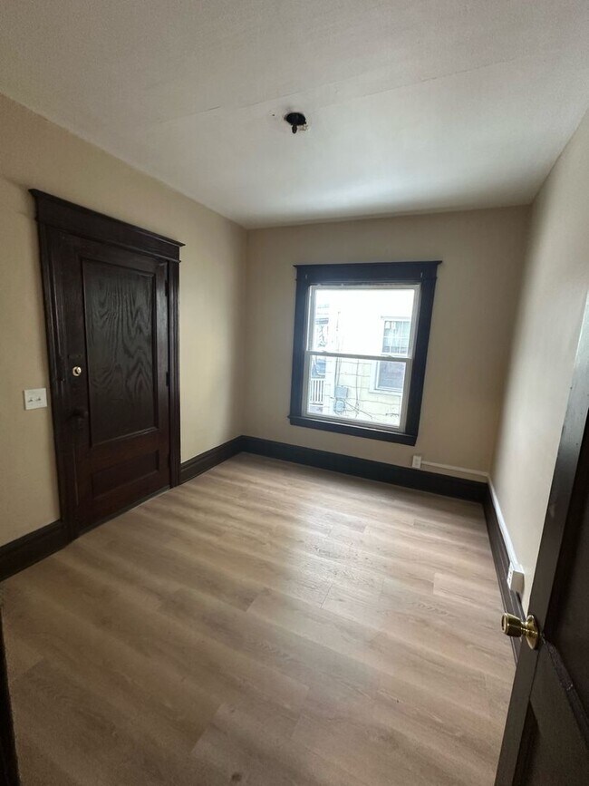 Building Photo - 37 Forester St